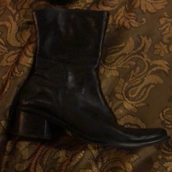 Boots - Picture 7 of 9